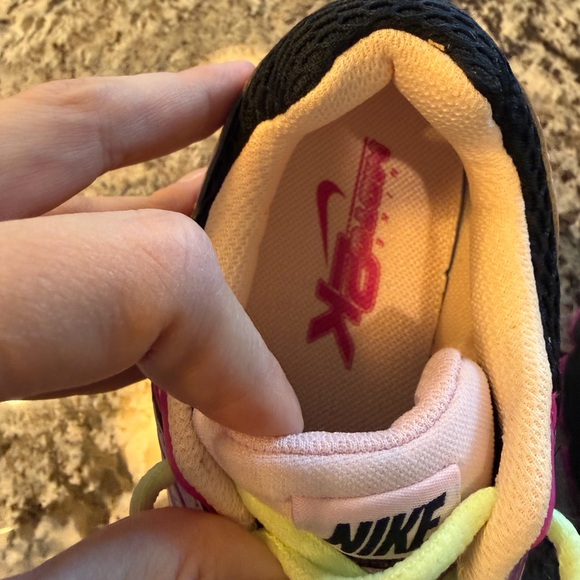 NIKE AIR MAX MOTO 2K (Size 7) - Picture 12 of 12